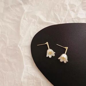🔥 NWT! Shell tulip flower earrings